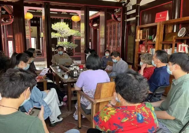 太平街道义兴社区法律顾问在“居民议事厅”开展普法宣传。