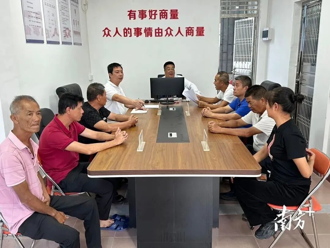 金町村“夕阳红·老舅公”调解队