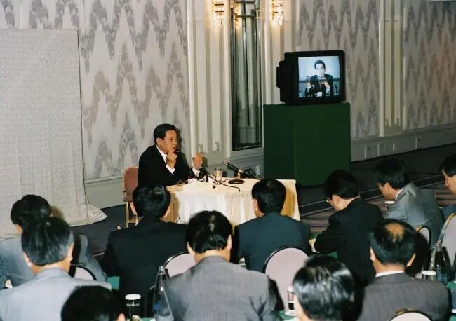 Samsung Group chairman Lee Kun-hee declares the “New Management Initiative” in Frankfurt in this file photo dated 1993.   Samsung GroupSamsung Group chairman Lee Kun-hee declares the “New Management Initiative” in Frankfurt in this file photo dated 1993.   Samsung Group