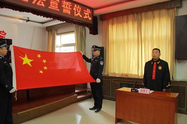 王益区法院举行宪法宣誓仪式