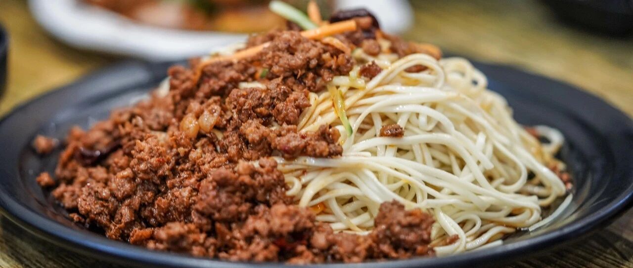 夏天就爱吃冷面！我们在浦东一条小巷子找到了连开二十几年的人气面馆