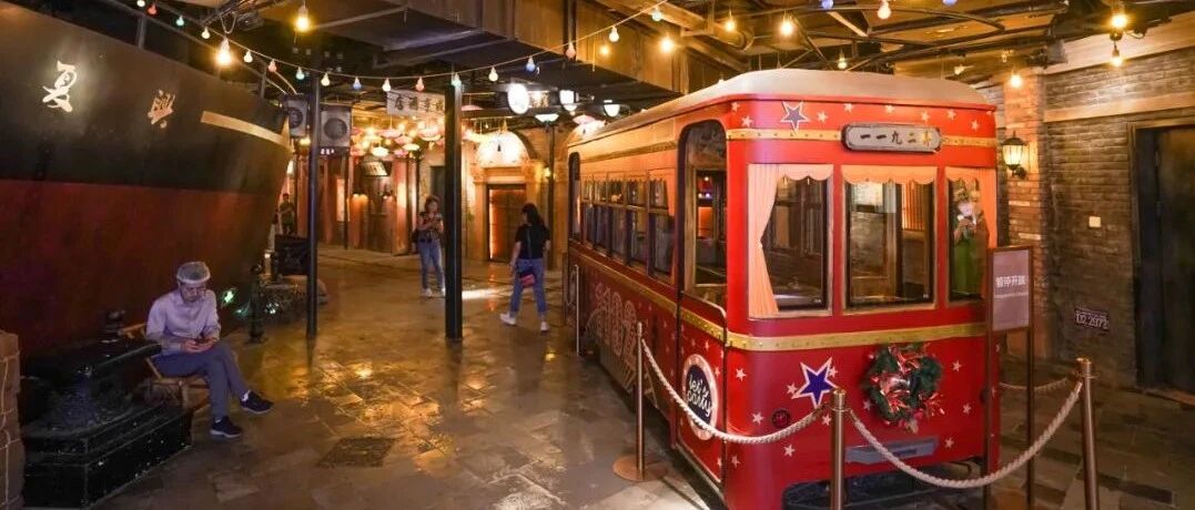 100元逛吃浦东！在这条摩登的地下风情街，一口气能从上海、宁波吃到长沙、兰州→