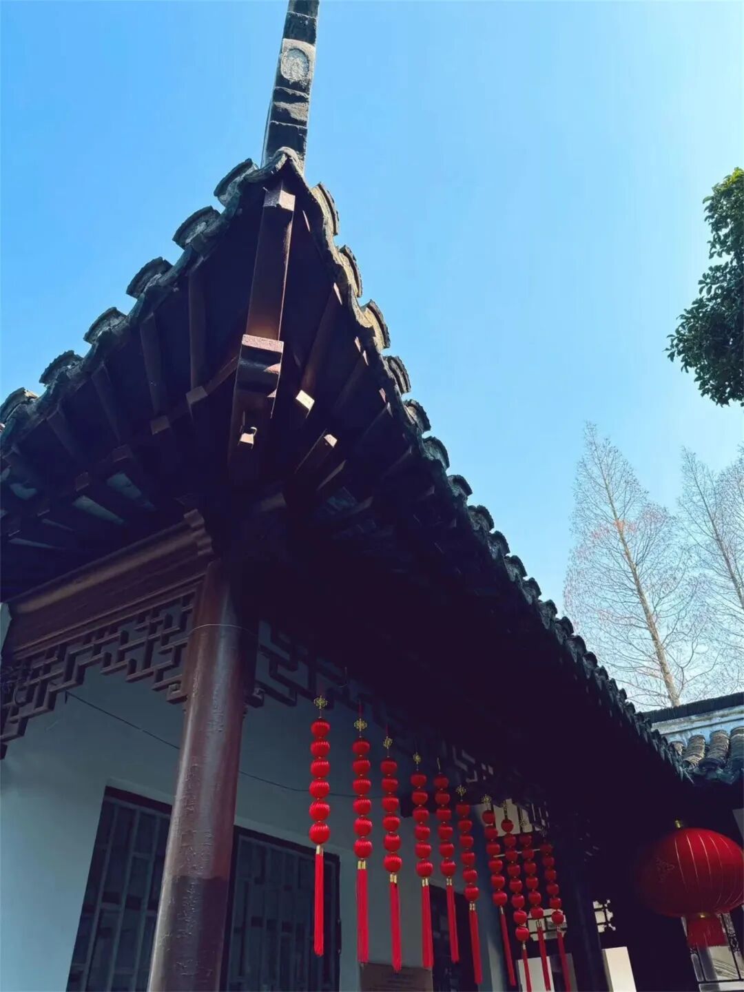 鹤鸣楼是川沙公园内的主景,也是川沙新镇镇内最大的单体仿古建筑.