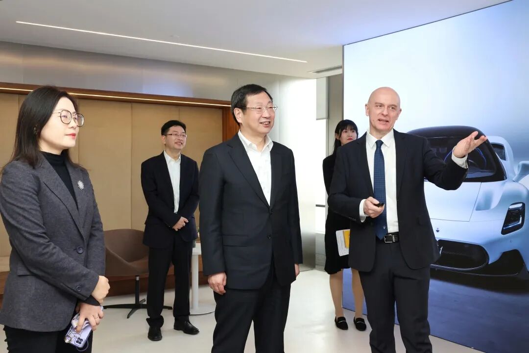 3月8日,市委常委,区委书记朱芝松前往玛莎拉蒂(中国),瑞慈医疗以及赫