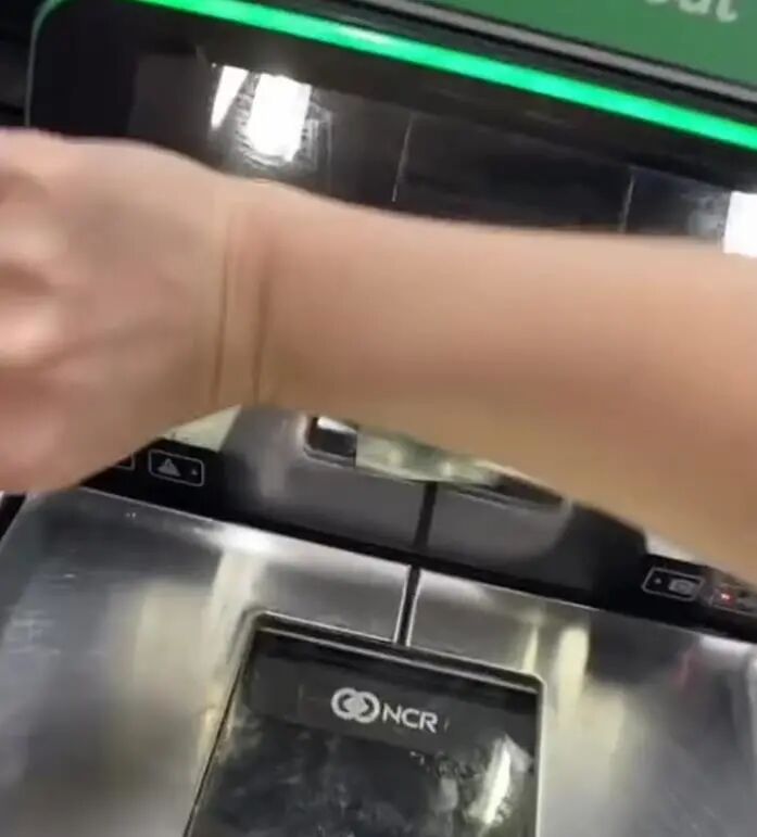 视频爆火 澳洲华人女孩尝试纹身贴纸在超市扫码 居然扫上了 全网搜