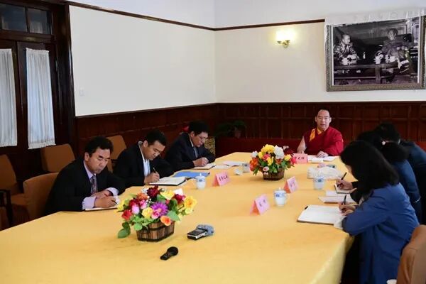 班禅额尔德尼·确吉杰布在拉萨开展社会活动