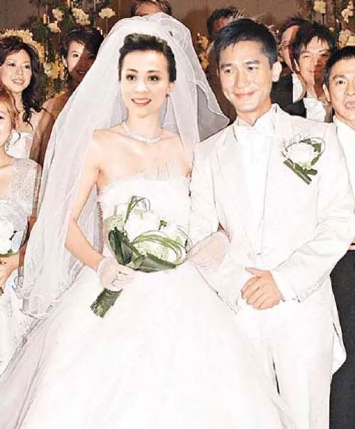 结婚13年后,刘嘉玲自爆婚姻状态,一张旧图刷爆热搜:梁朝伟,我忍了你33