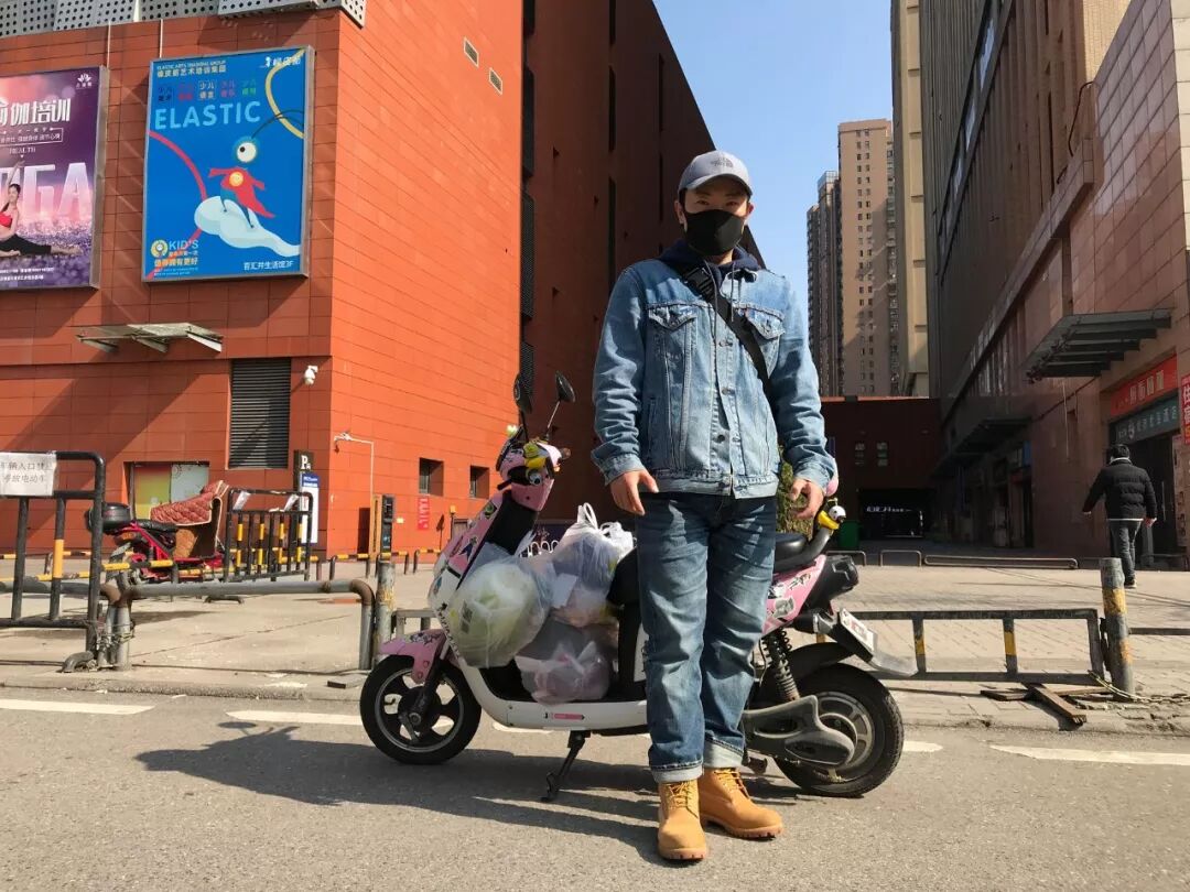 【深读】武汉90后临时外卖员：我多跑一单，就减少一个家庭感染的可能（组图） - 1