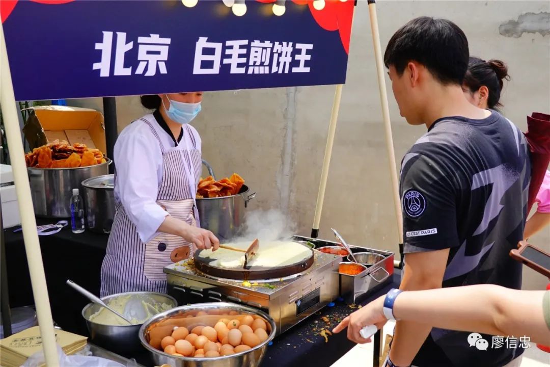 在邪教仪式般的煎饼果子节逛了一圈，见证北方美食的荒芜