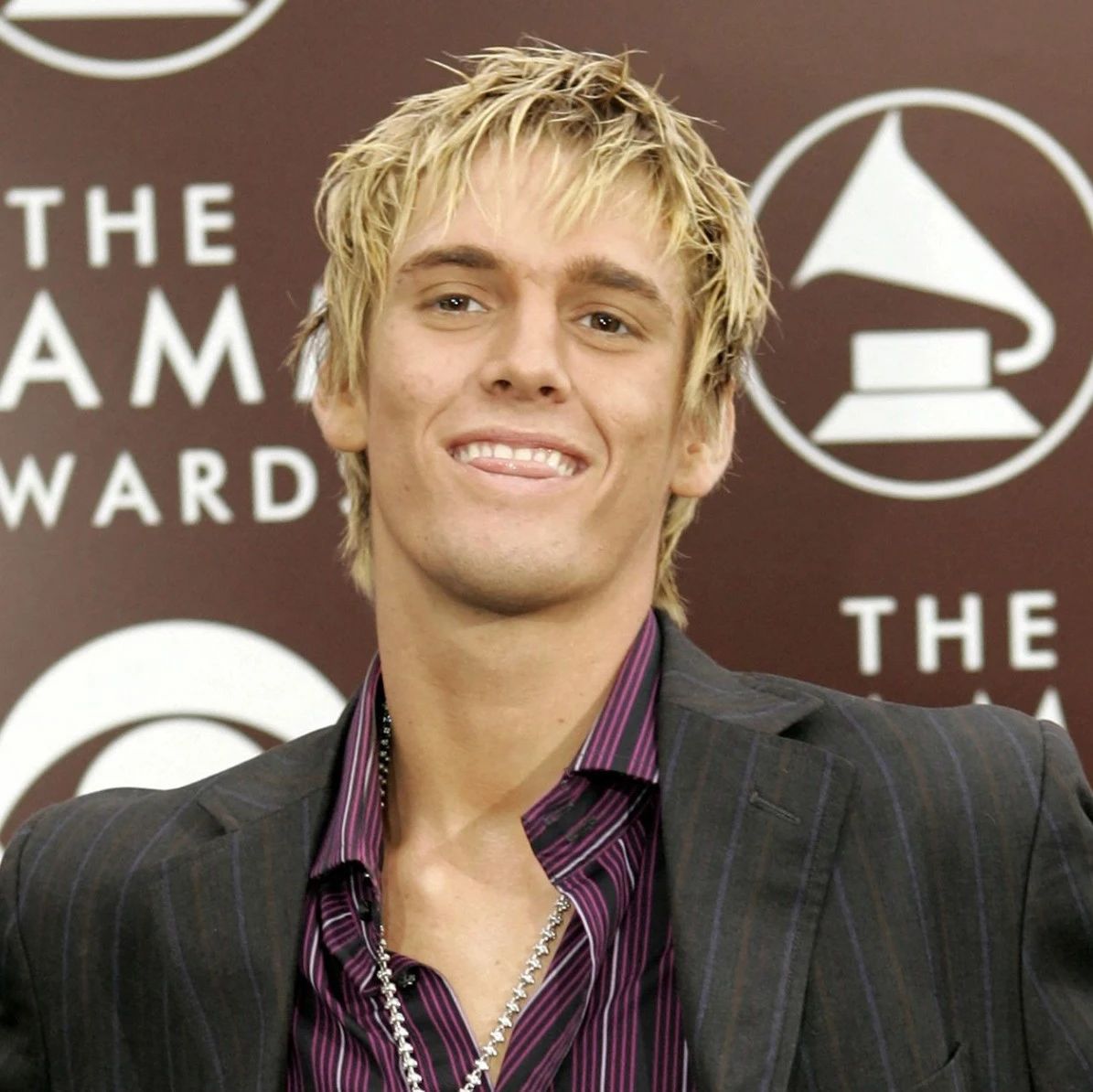 【Reuters】Singer Aaron Carter, 34, found dead in his home