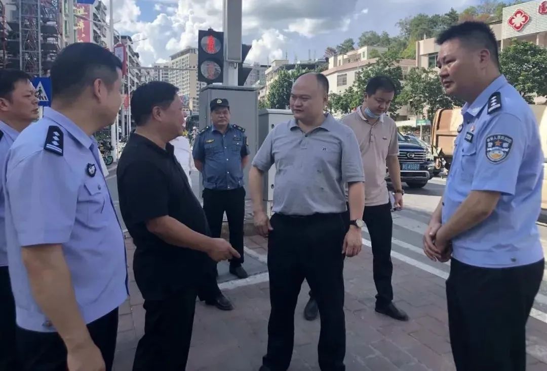 国庆前夕,县委书记黄海生,县委副书记,县长刘力分别率队检查国庆假期