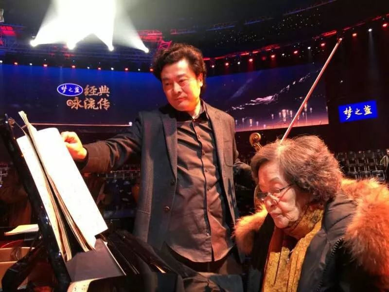 88岁中国首代钢琴大师巫漪丽飞越了4000公里亲临北京舞台,搭档著名小