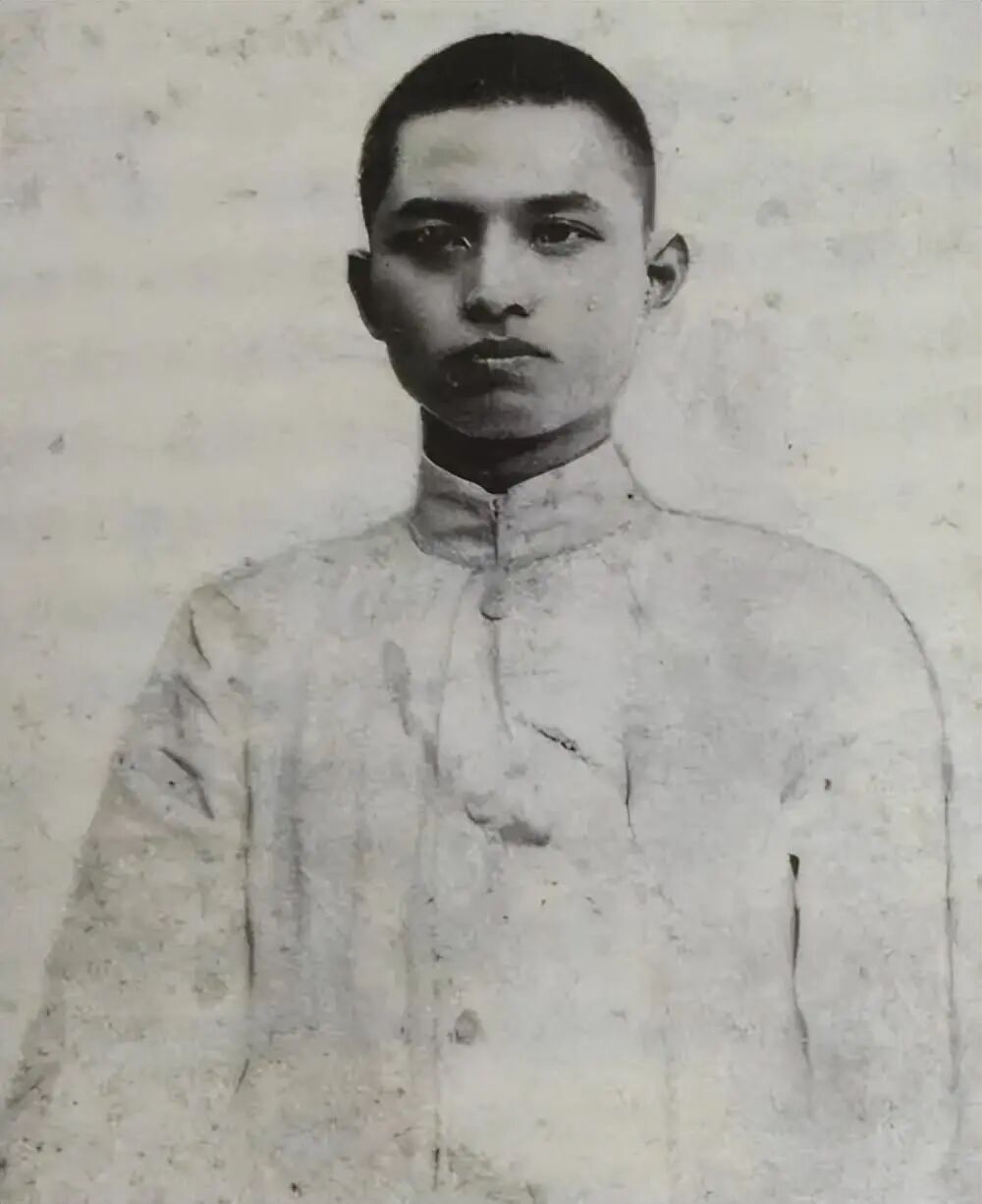 李四光追悼会郭沫若准备主持总理突然上前我们没有写悼词