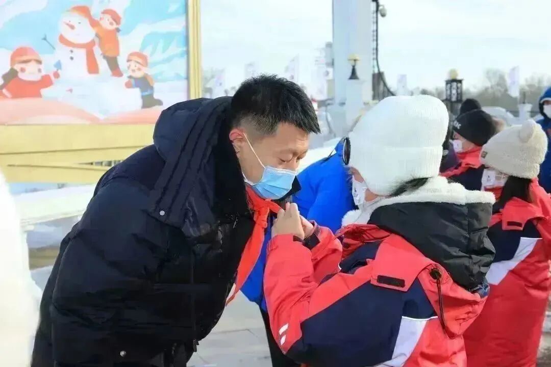 共青团“青春暖流”关爱留守儿童行动暨黑龙江希望工程快乐冰雪公益项目启动仪式在哈尔滨太阳岛国际雪博会顺利开展(图2)
