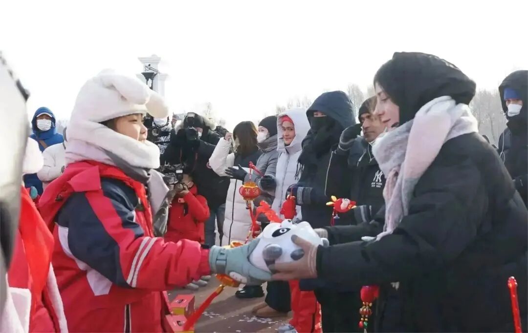 共青团“青春暖流”关爱留守儿童行动暨黑龙江希望工程快乐冰雪公益项目启动仪式在哈尔滨太阳岛国际雪博会顺利开展(图4)