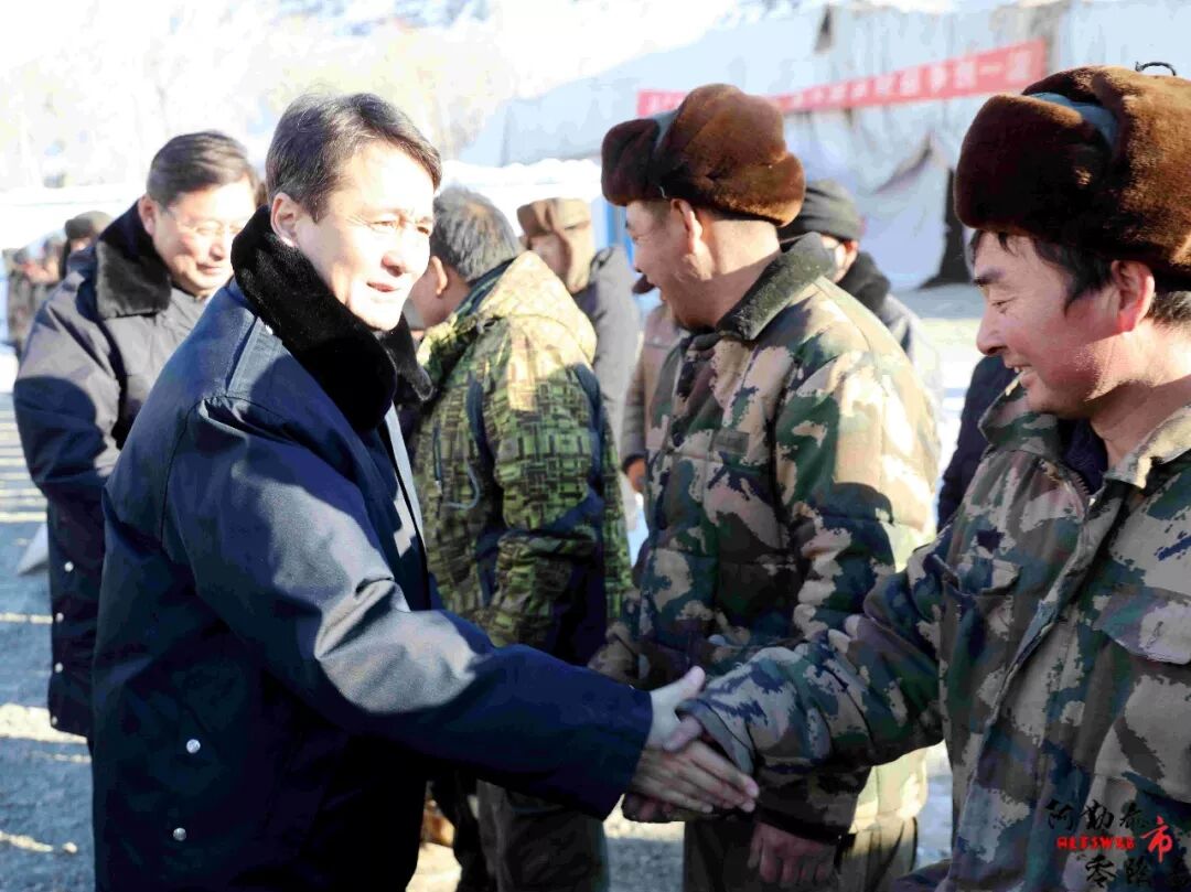 地委副书记,行署专员哈丹·卡宾一行在阿勒泰市水源保护地调研并慰问