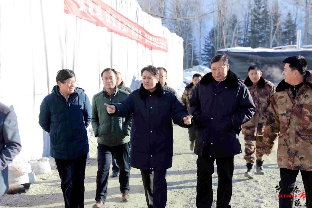 地委副书记行署专员哈丹卡宾一行在阿勒泰市水源保护地调研并慰问一线