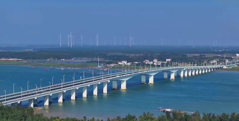 广西滨海公路大风江大桥项目顺利通过交工验收