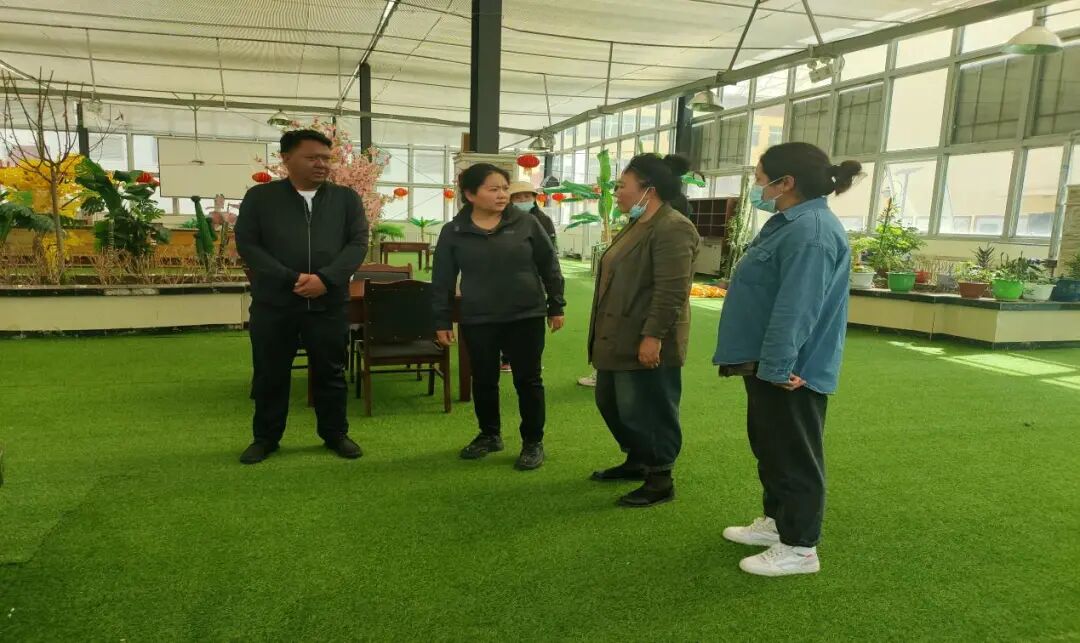 类乌齐县委副书记代理县长嘎永深入县特困集中供养服务中心调研