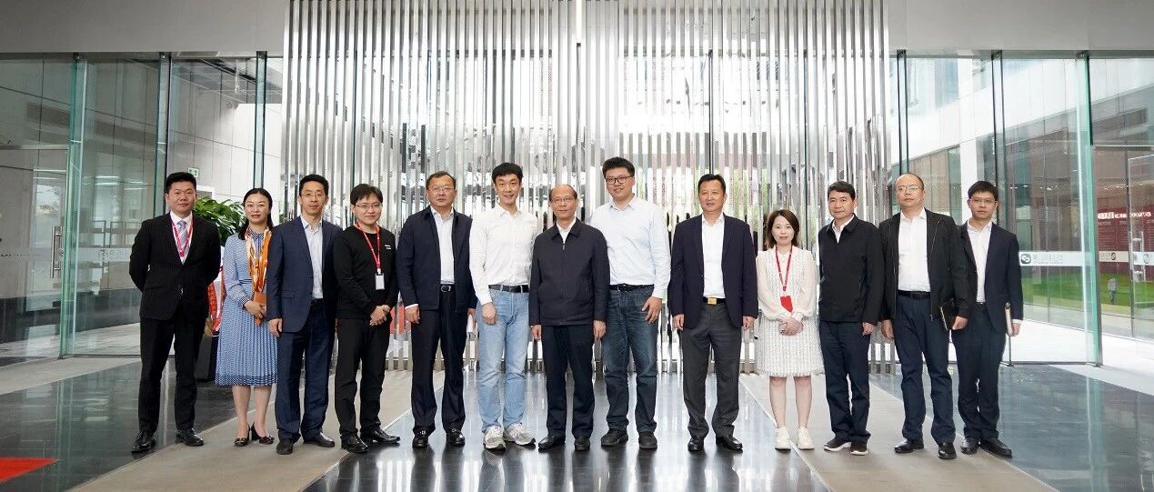 江西省委常委、南昌市委书记吴晓军一行走访调研影创科技集团总部