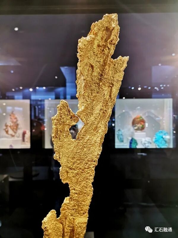 【谈古说今】进博会上赏矿晶