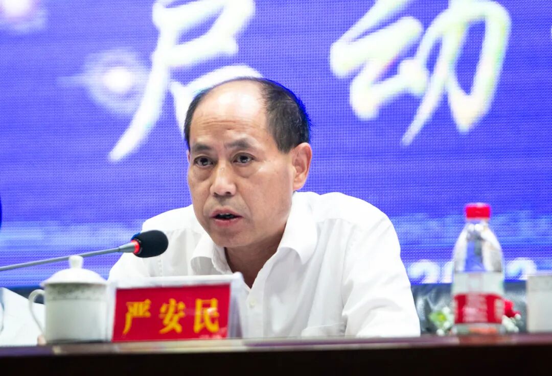 县人民政府副县长严安民同志做了重要讲话,他要求县卫健局要高度重视"