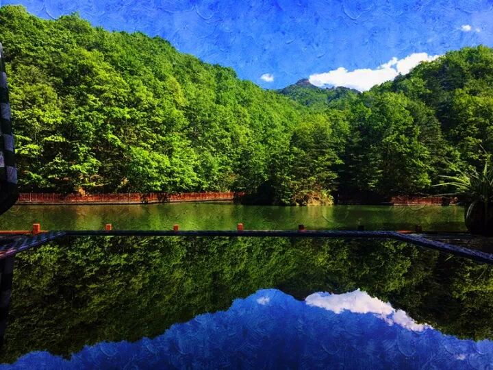 洛阳白云山：云在山间飘，水在空中挂