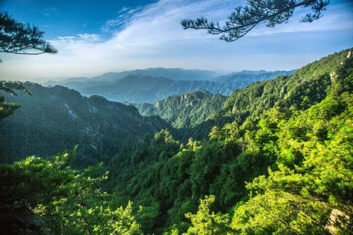 洛阳白云山：云在山间飘，水在空中挂