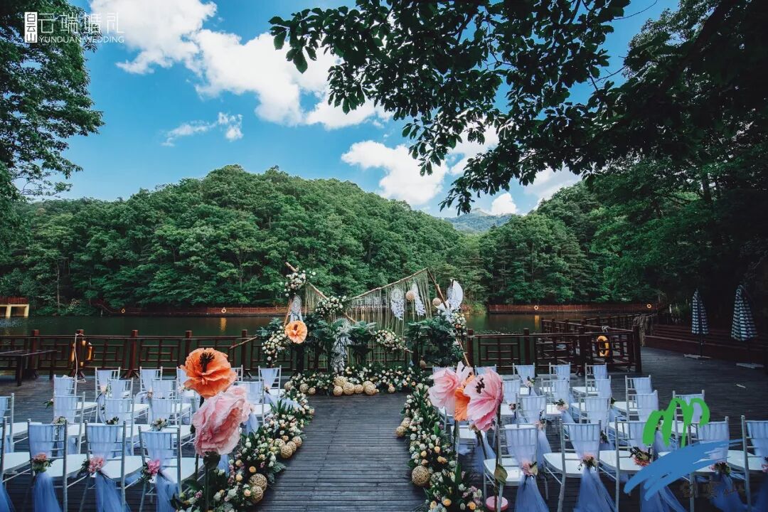 洛阳白云山：云在山间飘，水在空中挂