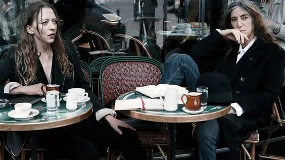 patti smith在采访中说:"我从穿着ann的衣服中得到了很大的力量,从我