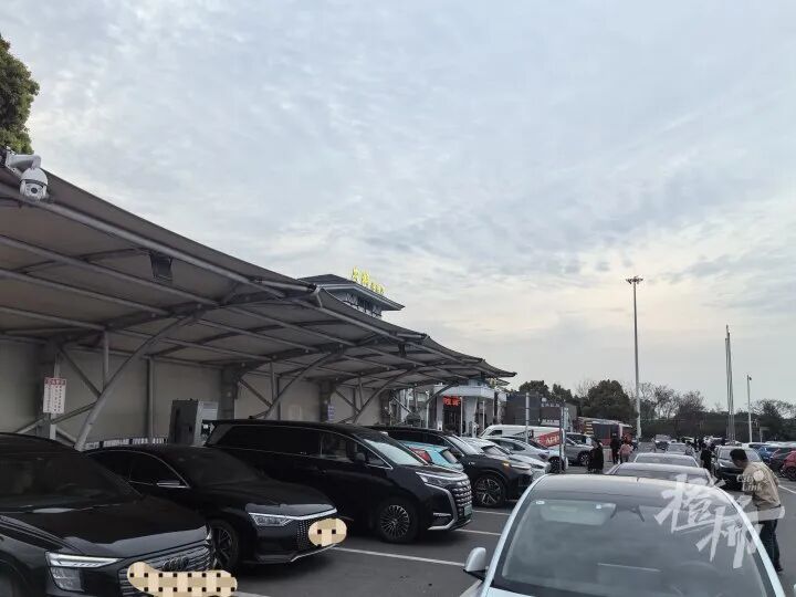 正文字号:小中大余姚新闻网>时事 很快就有四五辆车陆续到了充电站