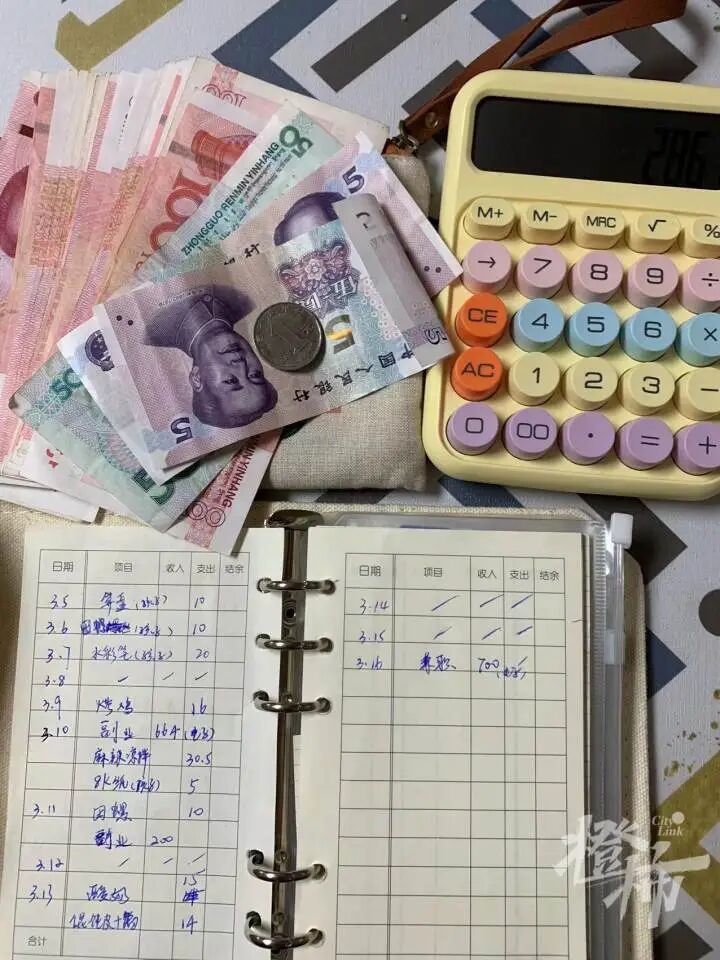 你多久没用现金了？最近有人开始用回现金支付，竟发现能“攒钱”，“现在我基本不点外卖，也不囤货了……”