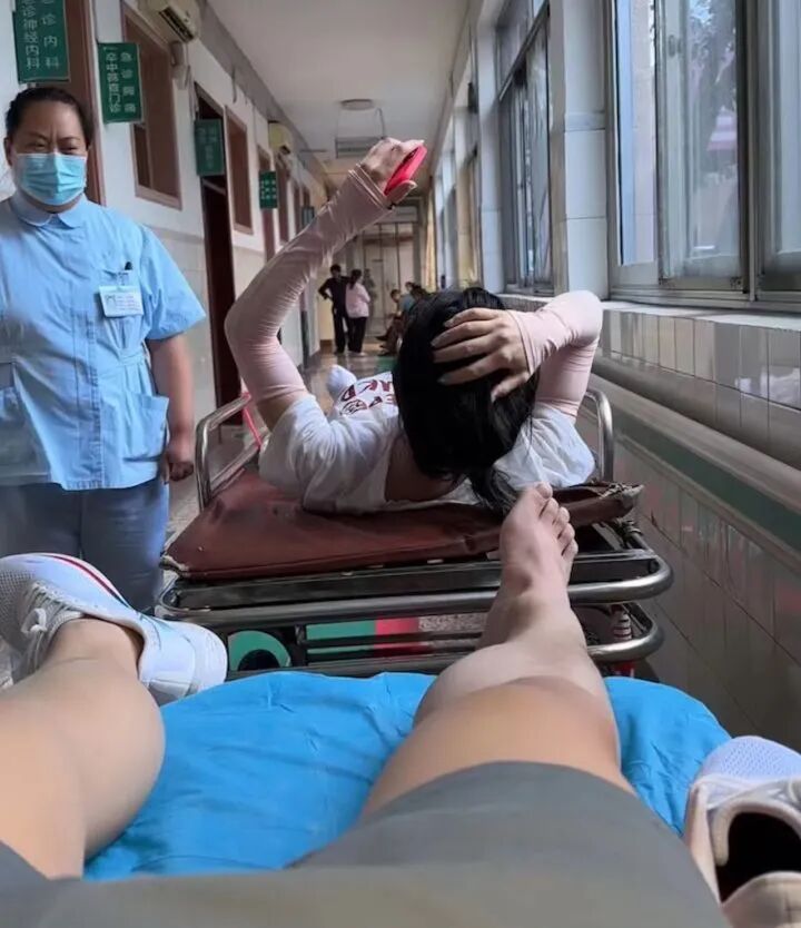 知名综艺录制现场突发意外！多人摔骨折，节目组不赔钱？