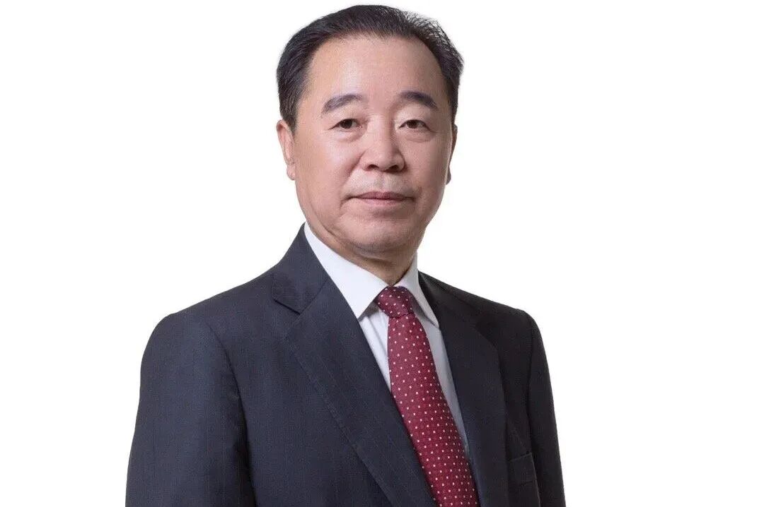 潘长江和女儿澄清“全家移民美国”！否认家里有4个泳池,潘长江有4个老婆？全家移民美..