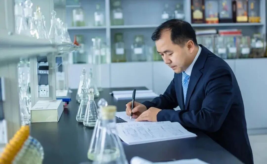 【秦洋长生酒业】喜报 || 秦洋长生酒业副总经理王华第四次被聘为国家级白酒评委