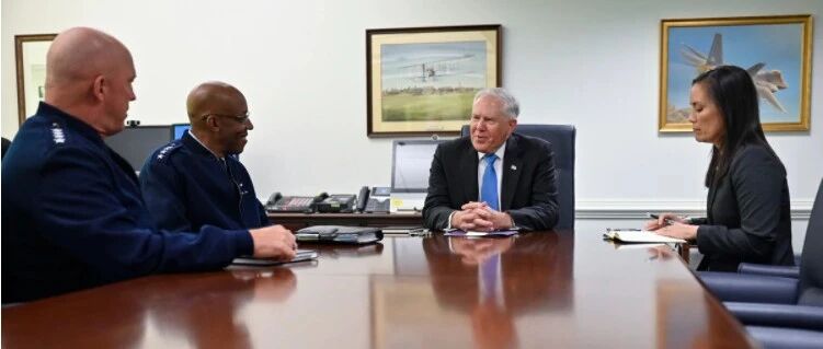 顽固坚持冷战思维，美新任空军部长妄言“要吓到中国”