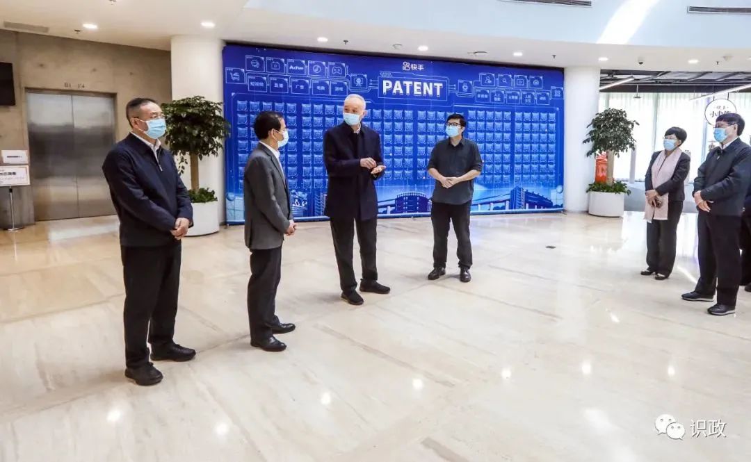 蔡奇调研北京数字经济这片蓝海,强调建设全球数字经济标杆城市必须要有标杆企业-微信头条网 蔡奇调研北京数字经济这片蓝海,强调建设全球数字经济标杆城市必须要有标杆企业