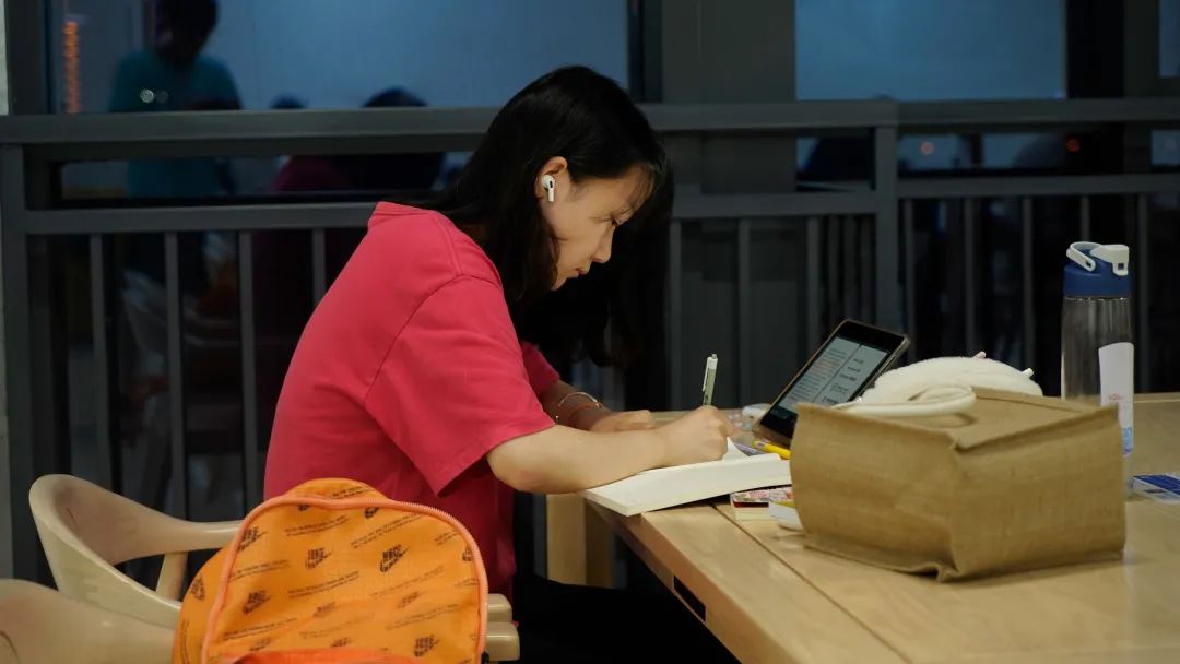 考研倒计时愿你终成所愿，一往无前！