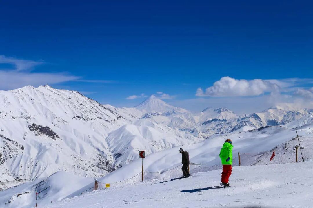在 Dizin 度假村滑雪