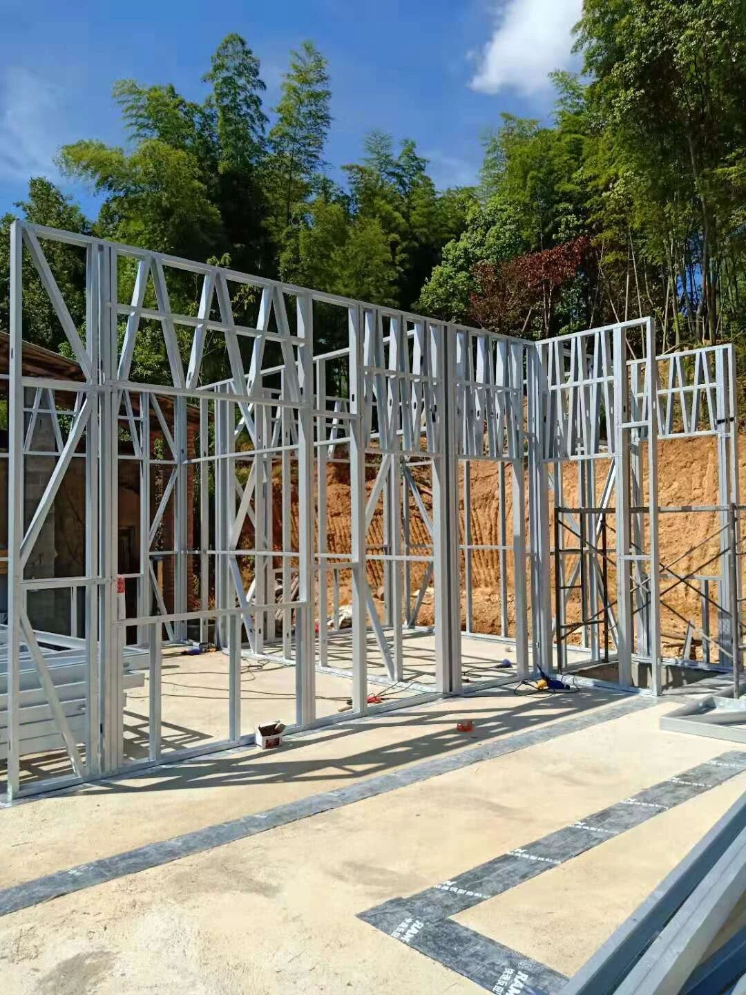 轻钢不能住？海归小伙一句话打脸质疑，村民频频找上门