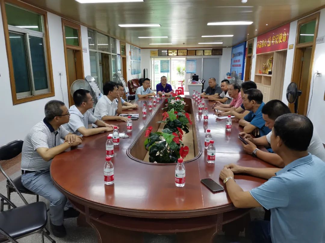 9月4日下午,副市长林军同志率队前往盐町头社区开展创文创卫督导