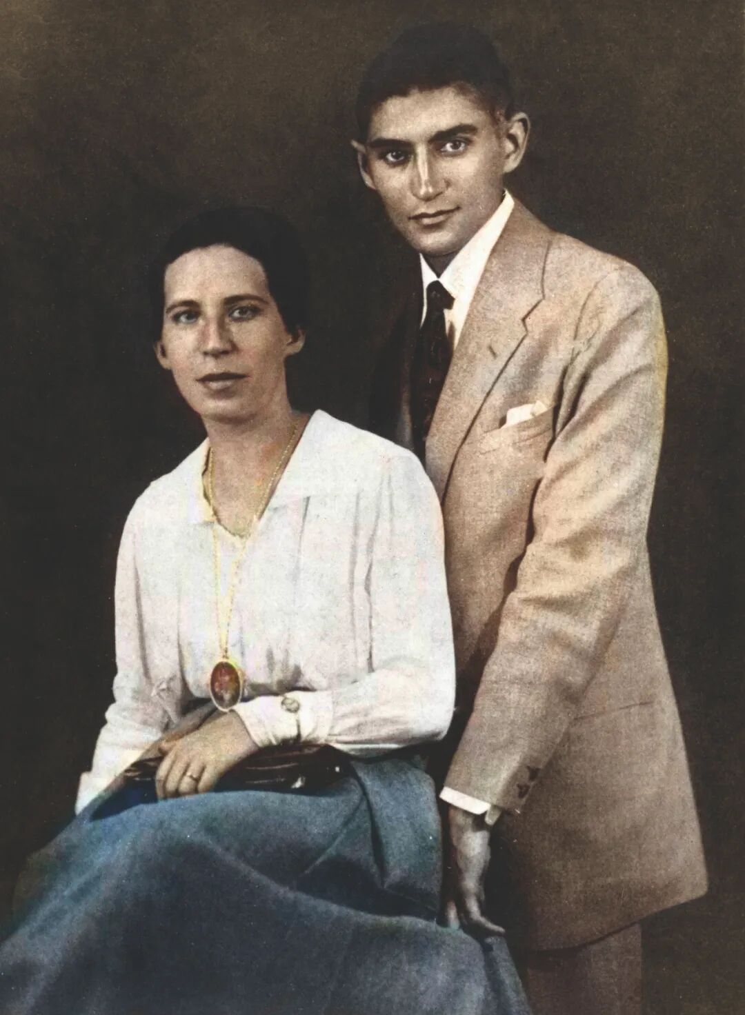 生活里筋疲力尽的人,都在重新走近卡夫卡