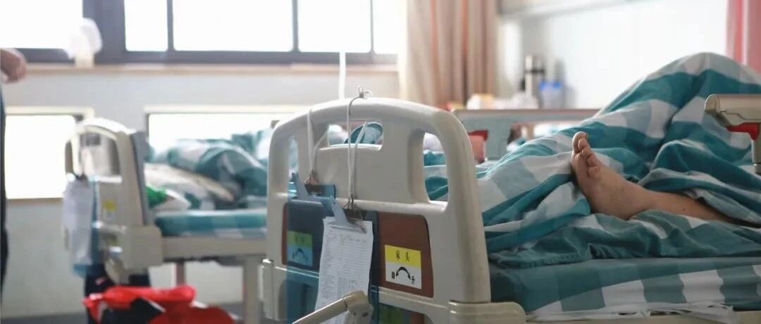 浙江大伯突然发热、咳嗽、高烧40℃不退，肺部感染！竟是因为亲密接触了……