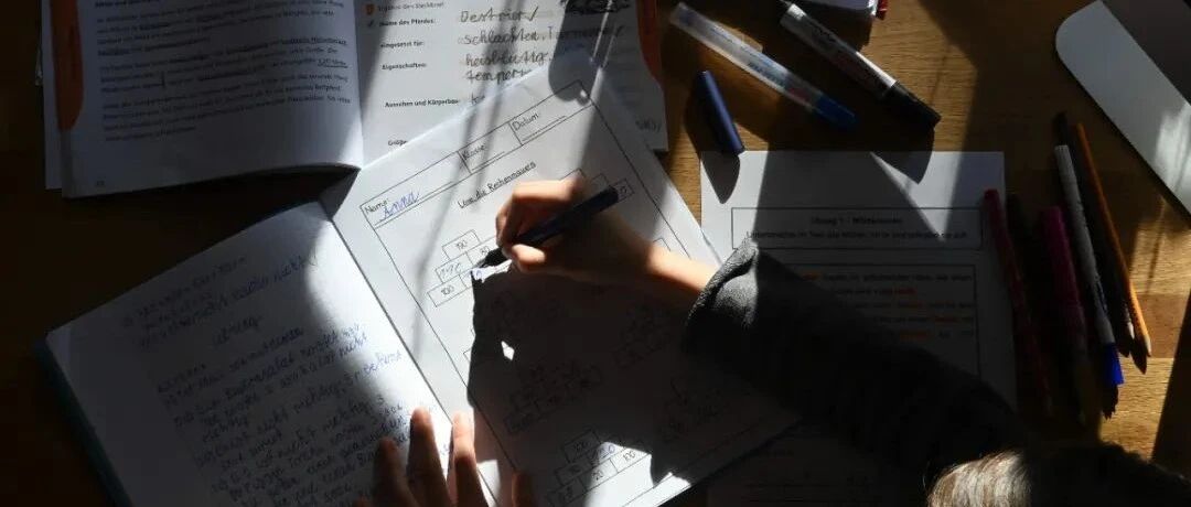 扎心了！图书馆扫出一簸箕头发 真的要“秃”？医生划了3个重点