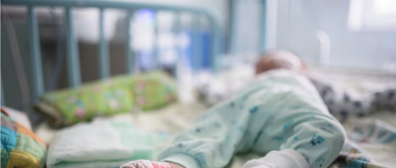 20多天的二胎宝宝突然中招重症肺炎 爸爸慌了：门都没出过，哪来的病菌？