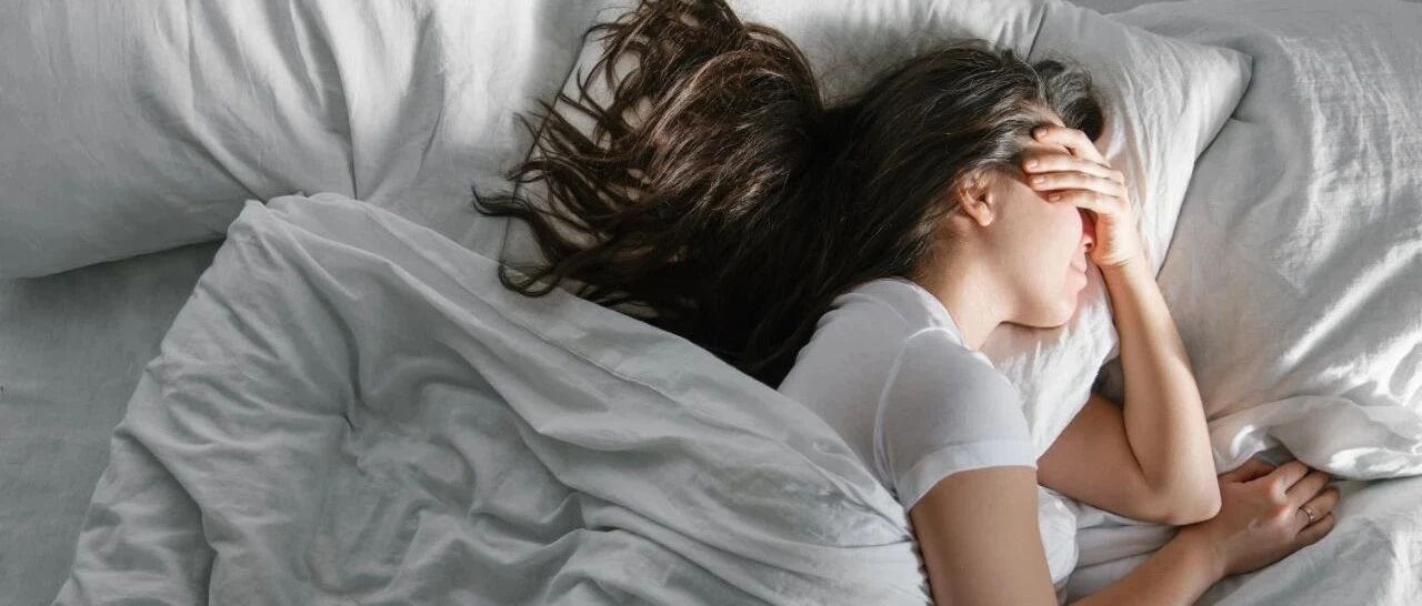 早上醒来，杭州漂亮姑娘一照镜子崩溃了：我怎么变这样了？！​医生：秋季高发！