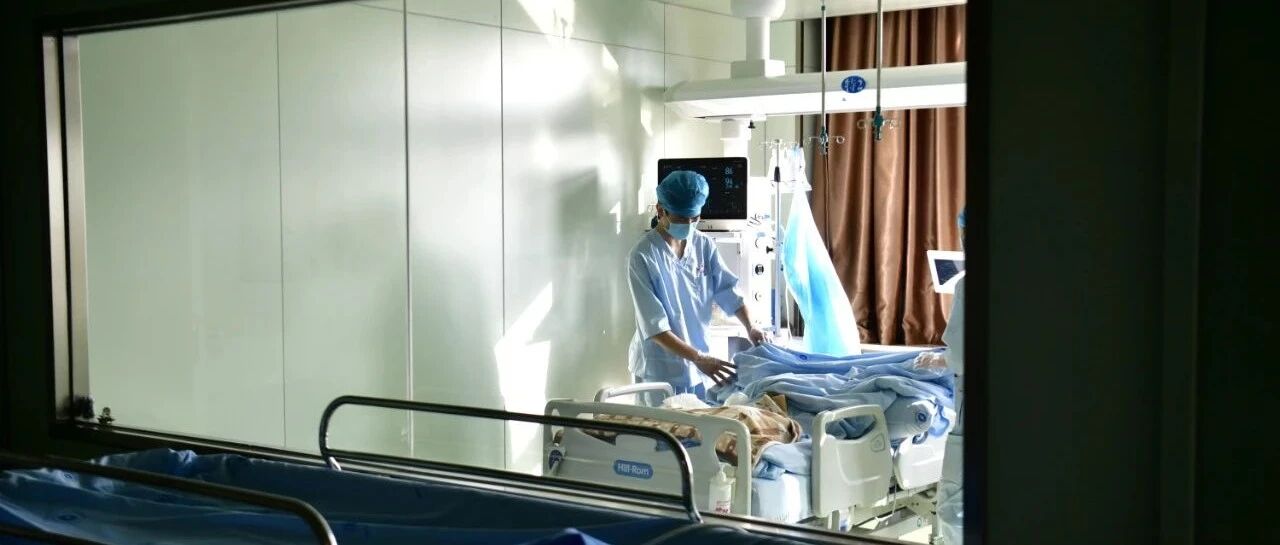 男子手臂冒出10多个“瘤子”，密密麻麻十分瘆人，原因令人震惊