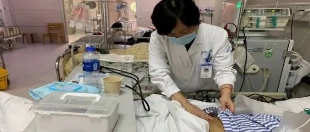 杭州00后小伙突然没尿了，父母急坏！医生：这个习惯害了太多人……