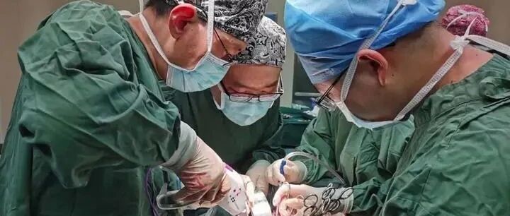 一连便秘20多天，竟是肚子里长满了肿瘤！医生：40~60岁的女性一定要做这件事！