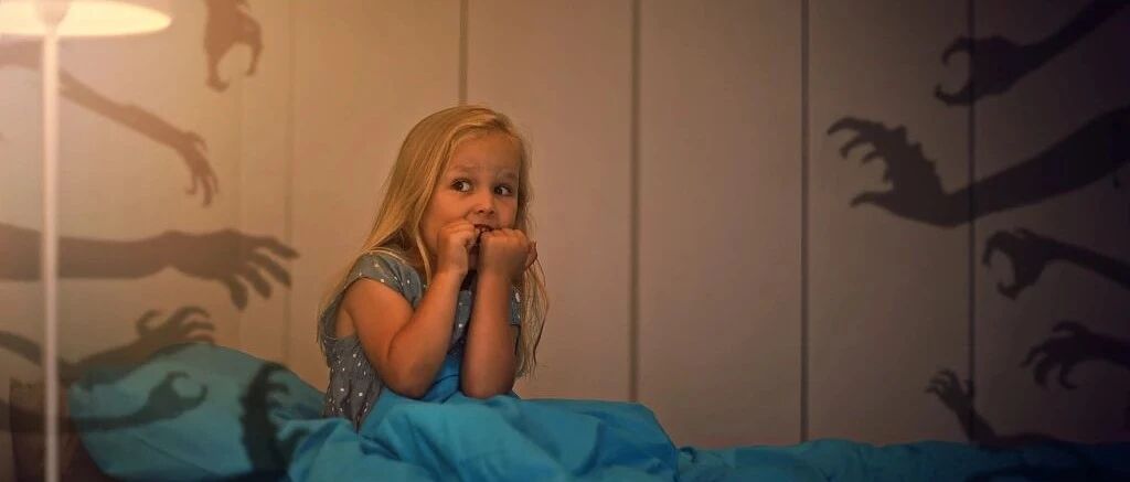 9岁女童总说自己能看见已过世的人，家长急花40多万“辟邪”，结果......